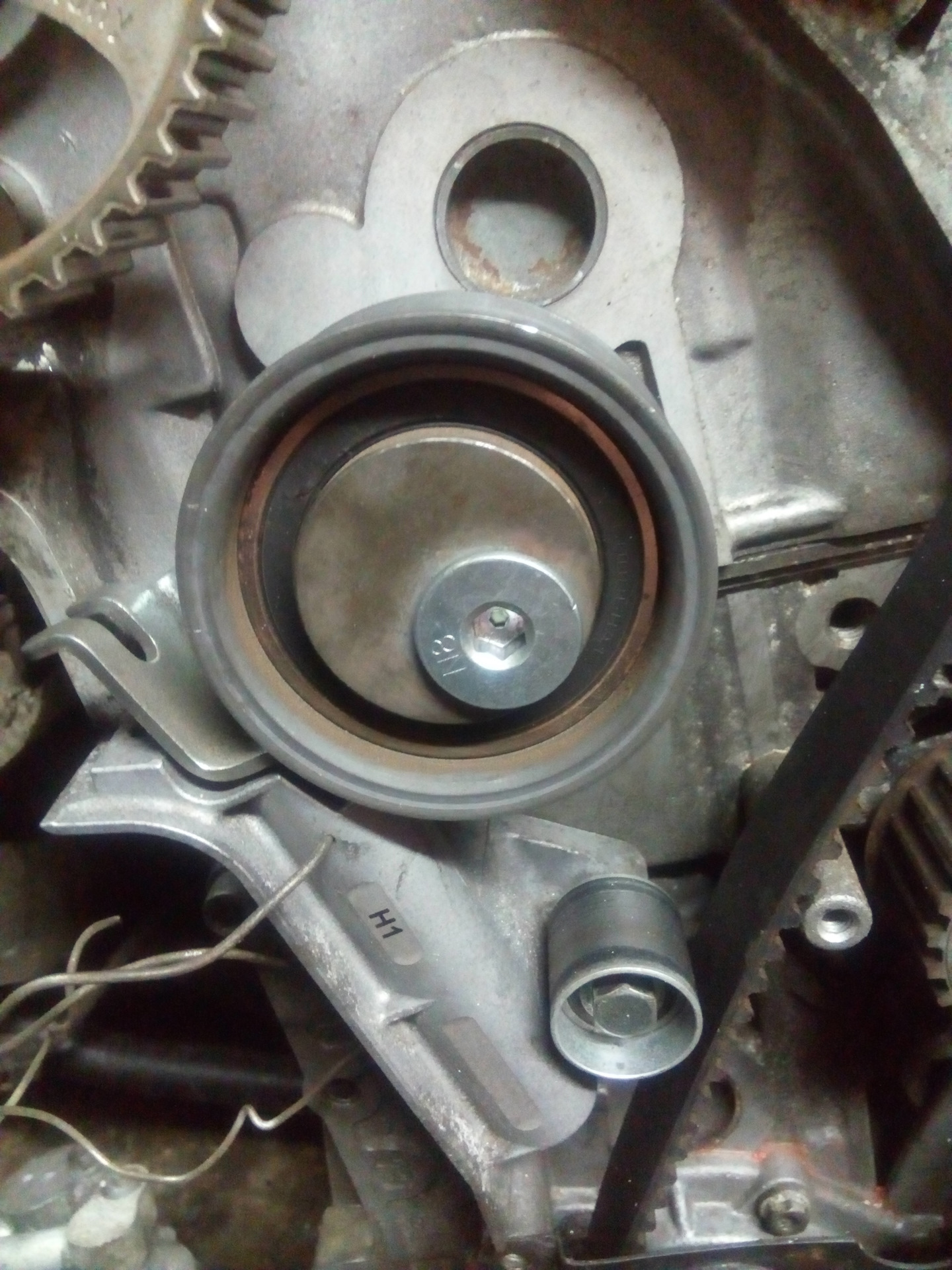 Болт крепление крышки натяжного ролика тнвд 2. Натяжитель резьбовой. Ремонт резьбы. 25. Затяжка ролика 2110.