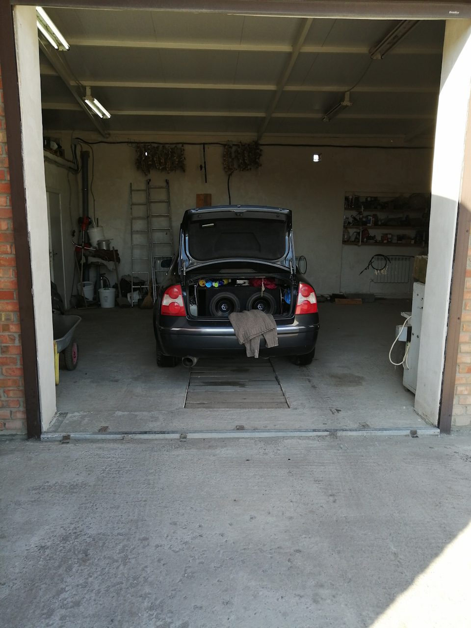 Не крутит стартер. Втягивающее щёлкает и всё)) — Volkswagen Passat B5 ...