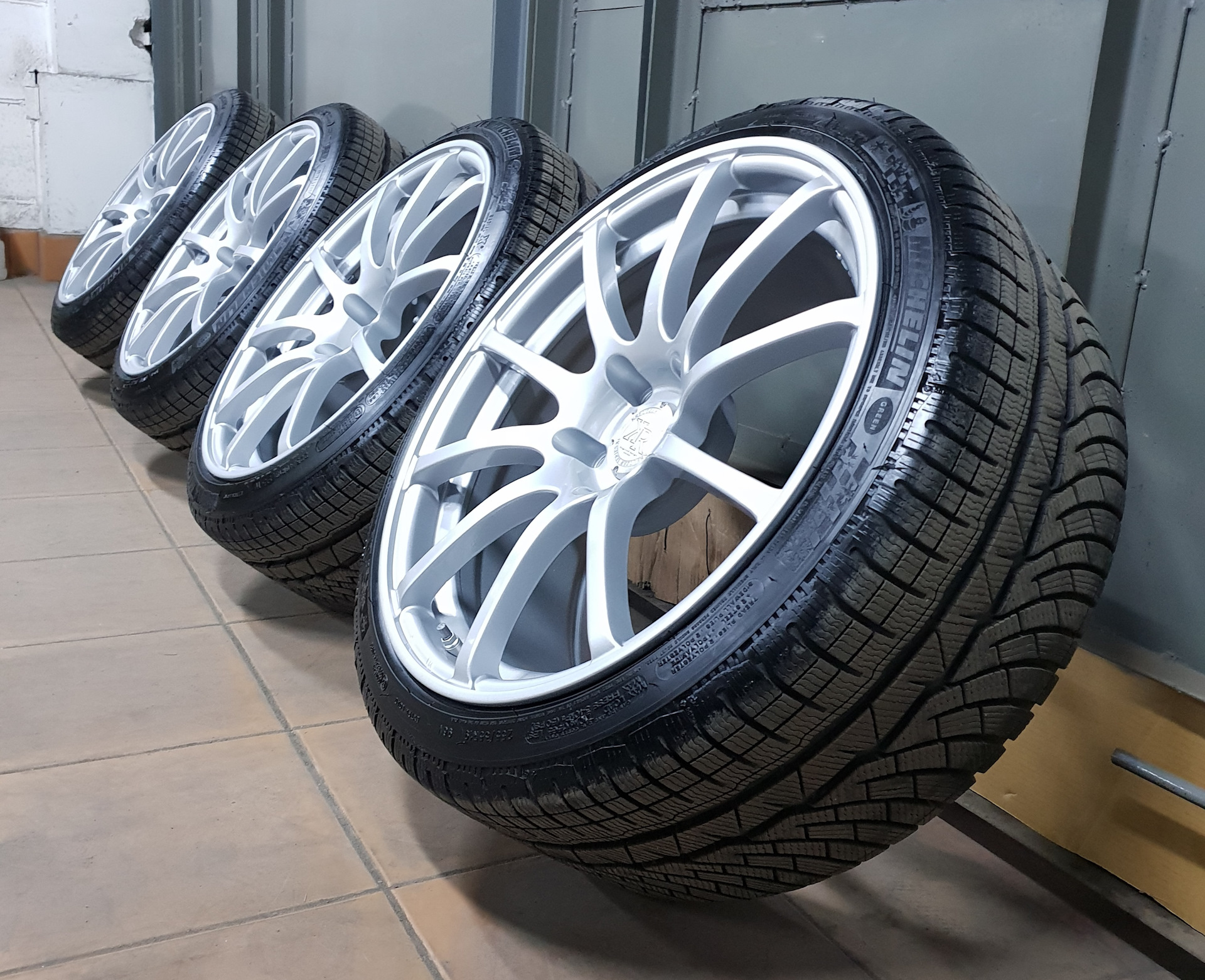 Michelin pilot alpin 4. Alpin a4. Advan Kreutzer XI Audi a6. Michelin Alpin 4 275 30 20 год выпуска.