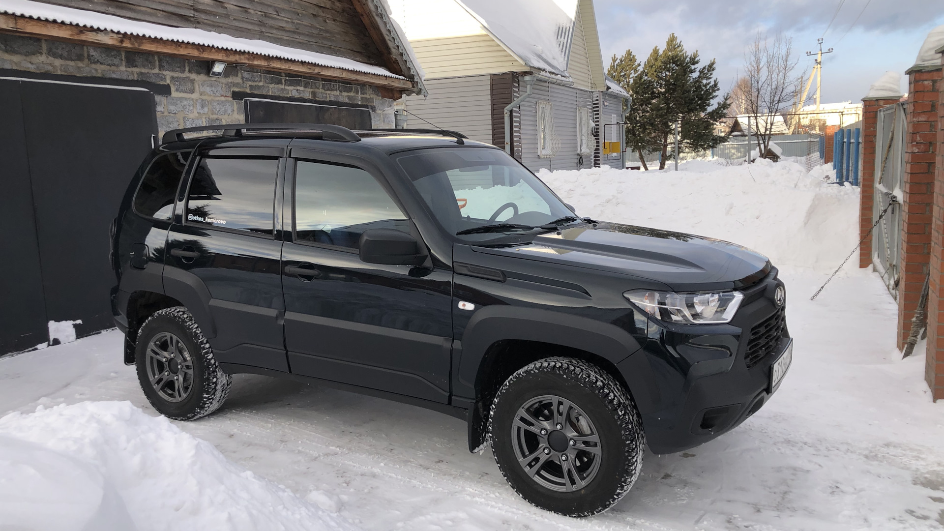 Lada Niva Travel 1.7 бензиновый 2023 | Зеленый Кроко 🐊 на DRIVE2