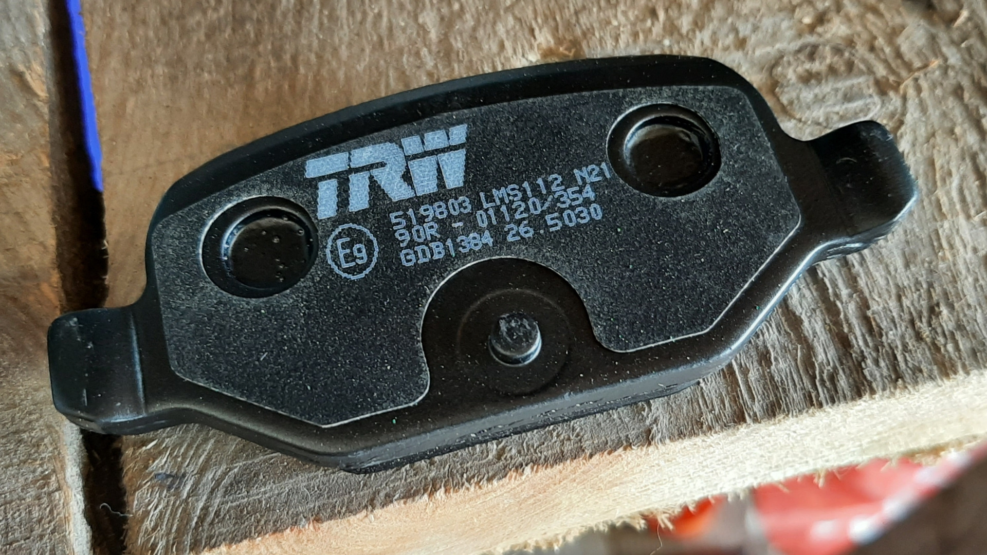 27. Задние тормозные колодки TRW GDB1384. "Визг" сзади справа. — Lada ...