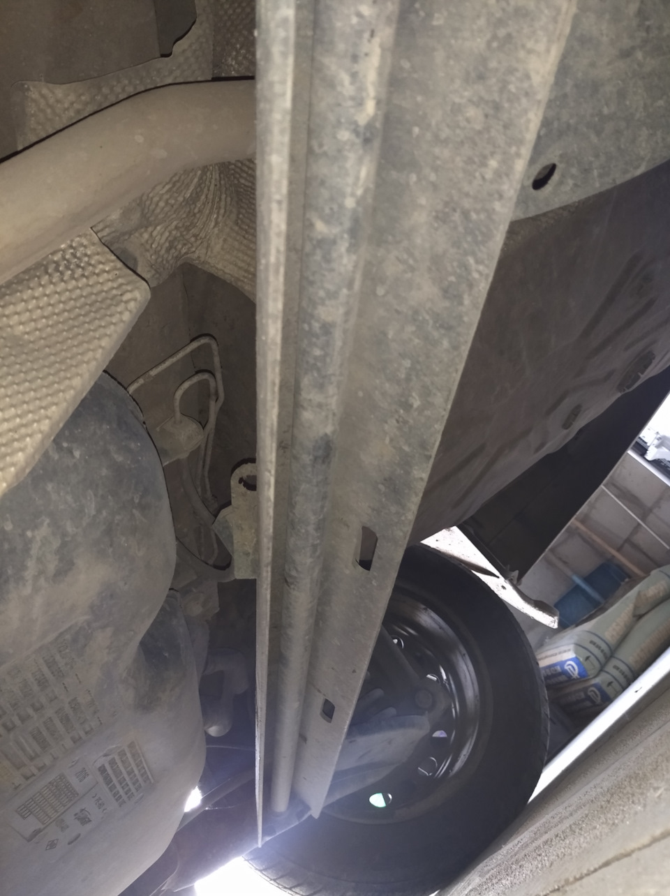 Лопнул стабилизатор задней балки. — Renault Logan (2G), 1,6 л, 2016 ...