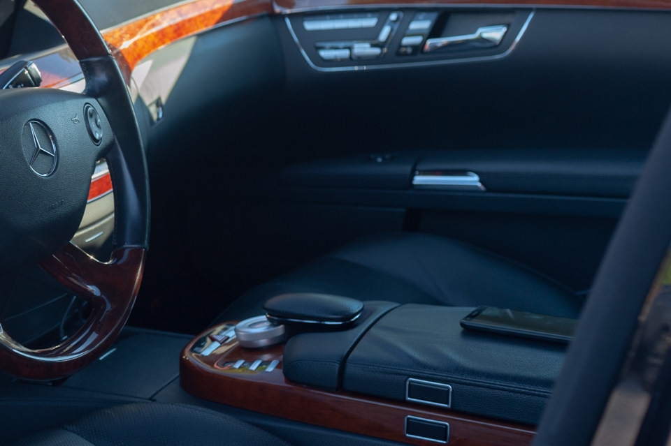 1. Подлокотник и подстаканник — Mercedes-Benz S-Class (W221), 3,2 л ...