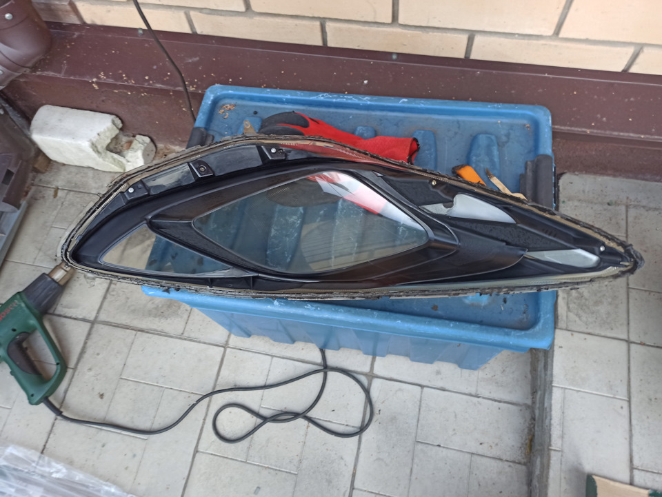 Замена стёкол фар — Mazda 2 (3G), 1,5 л, 2008 года | своими руками | DRIVE2