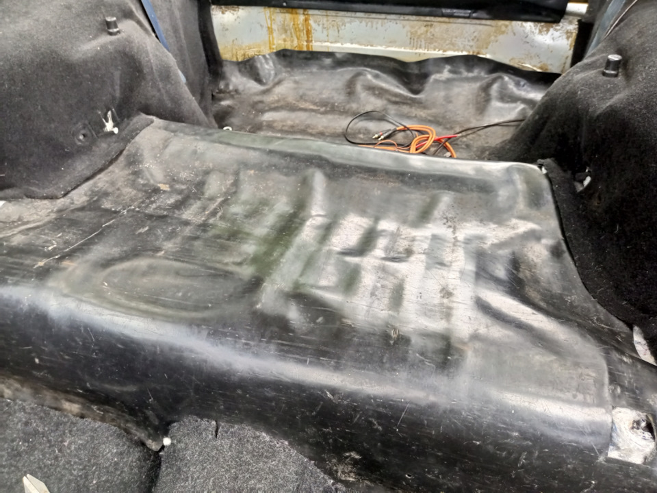 "Штатная" шумоизоляция пола багажника Оки — Lada 11113 Ока, 0,7 л, 2003 ...