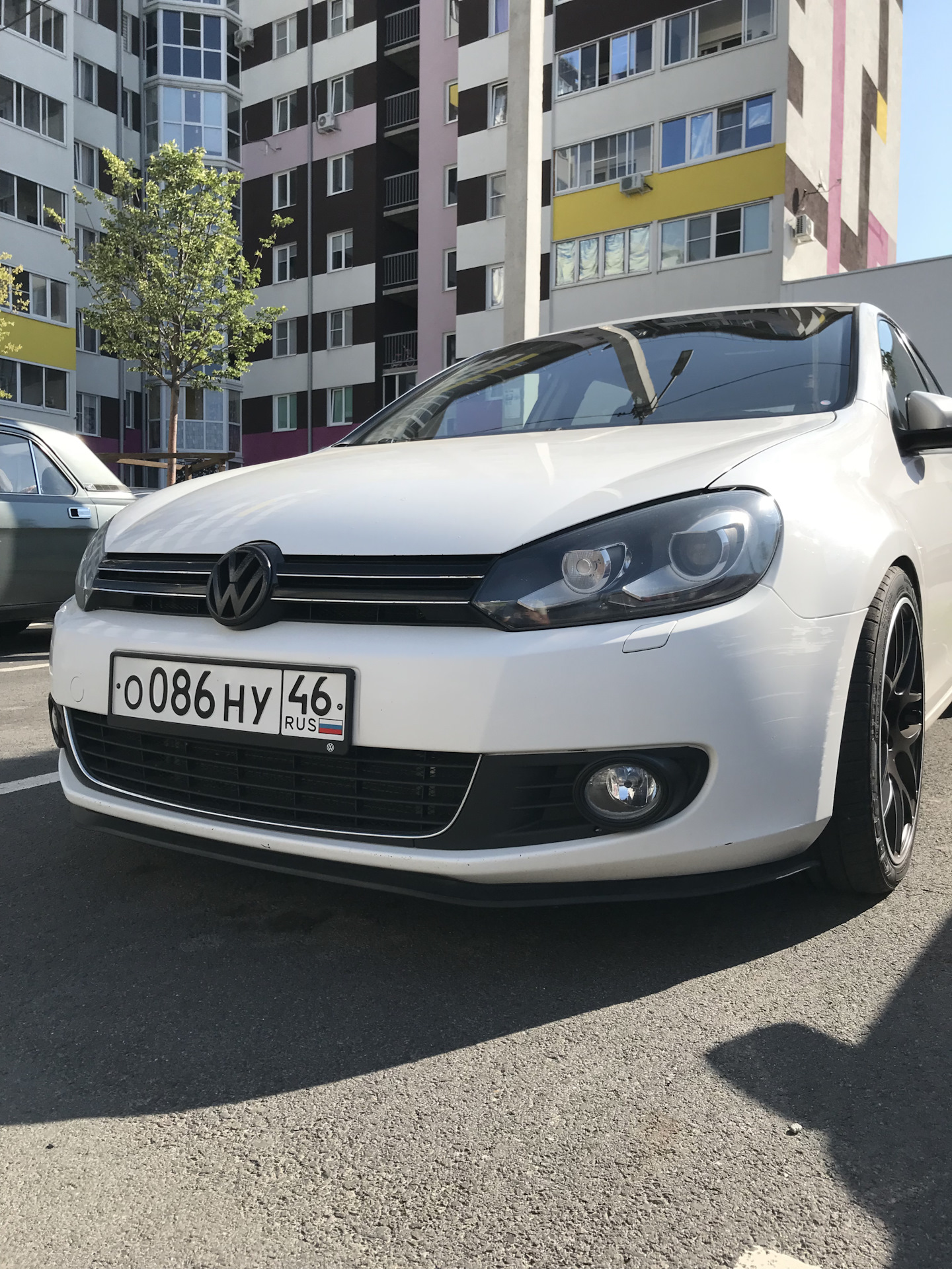 Установка универсальной губы на передний бампер — Volkswagen Golf Mk6, 1,4  л, 2010 года | запчасти | DRIVE2