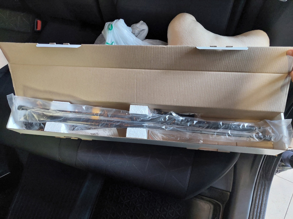 Газовые упоры капота Toyota — Toyota RAV4 (5G), 2 л, 2020 года ...