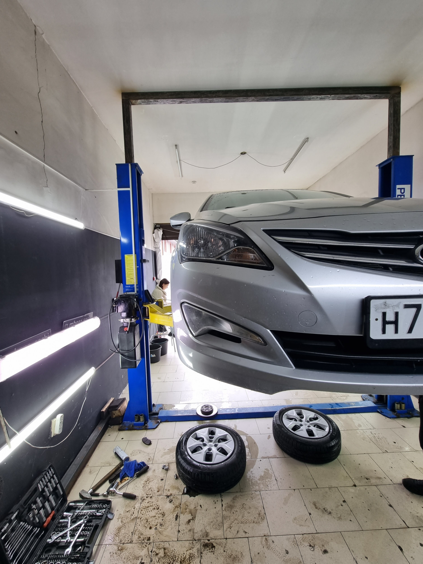 Тормозные диски и втулки стабилизатора — Hyundai Solaris (1G), 1,6 л ...
