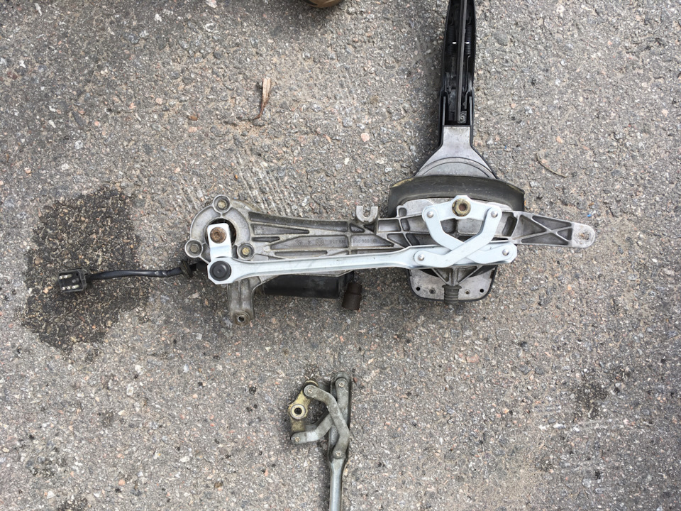 Замена трапеции стеклоочистителя — Mercedes-Benz C-class (W202), 1,8 л ...