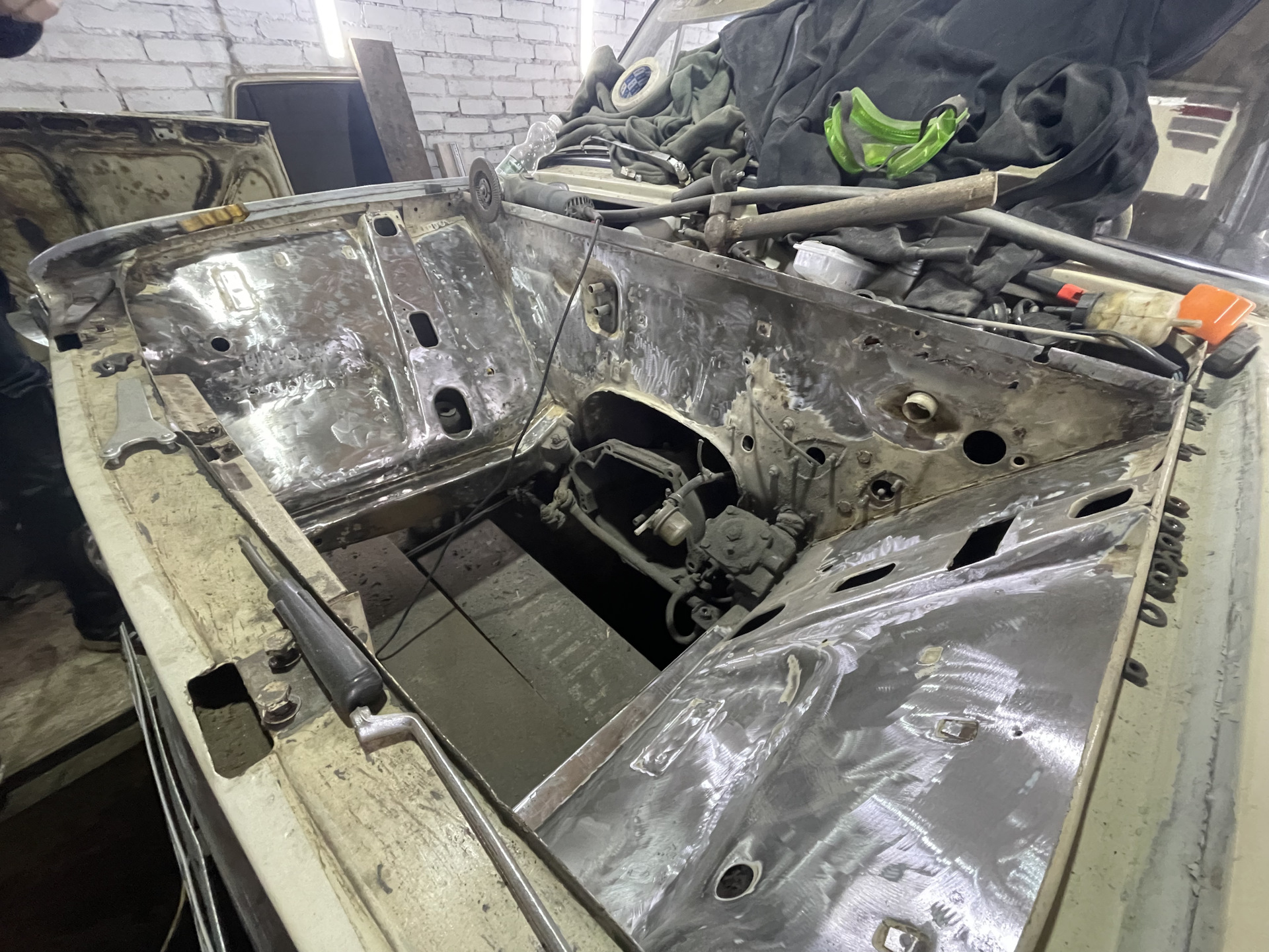 Клин лук подкапотки 1 — Lada 21013, 1,2 л, 1983 года | тюнинг | DRIVE2