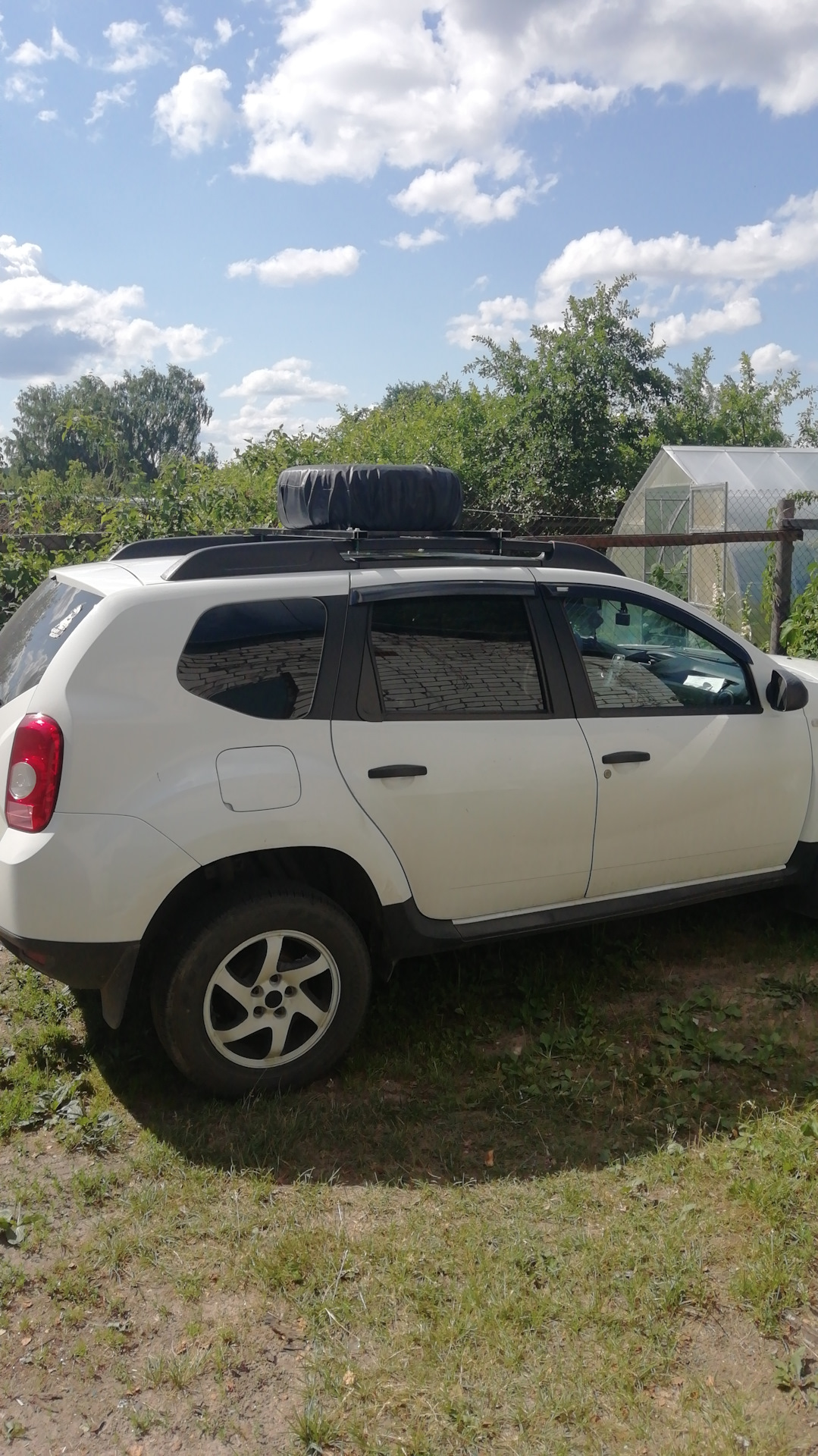 Запаска на крышу. — Renault Duster (1G), 1,6 л, 2014 года | своими ...