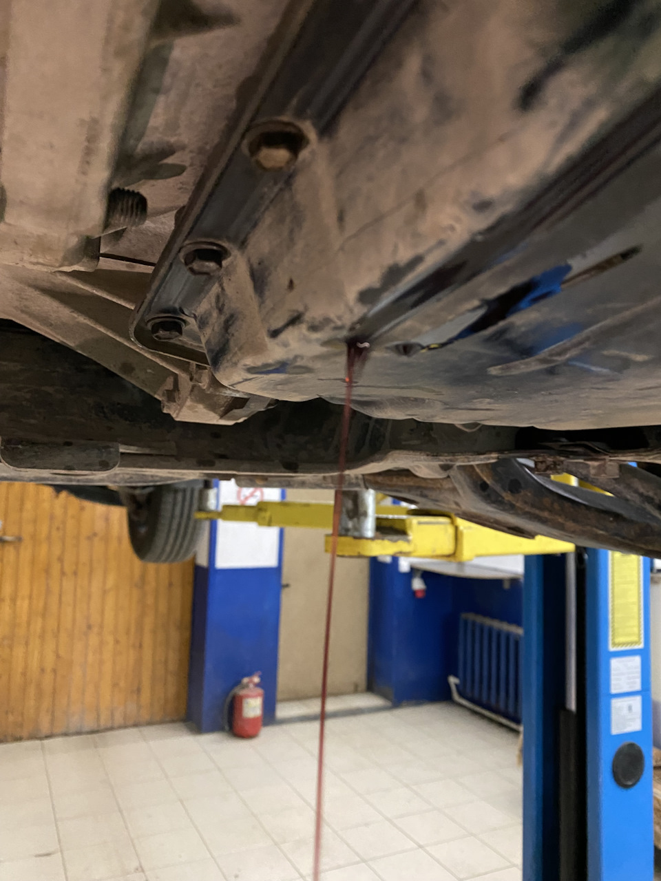 Фото в бортжурнале Toyota RAV4 (IV)