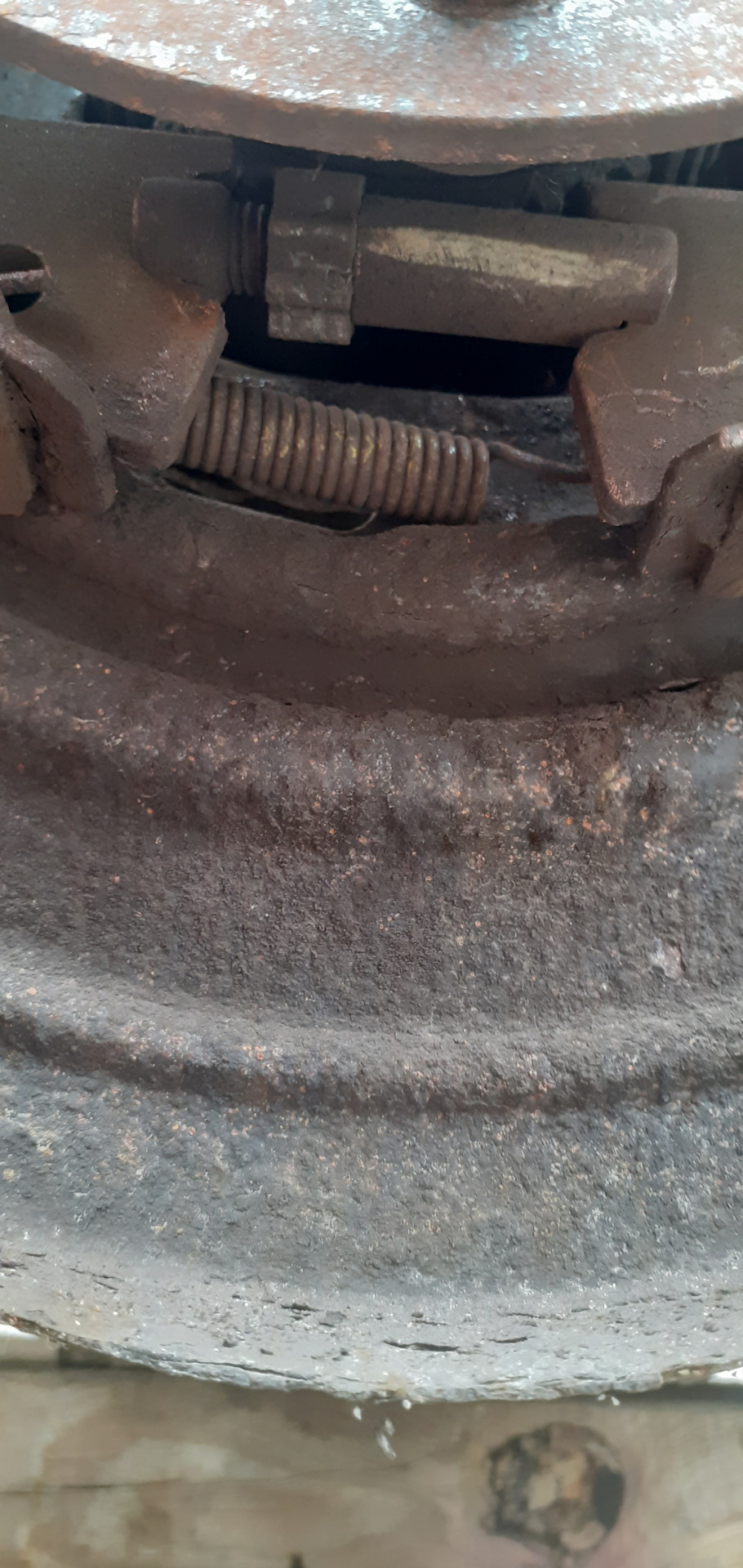 Установка тормозных колодок ручника.Задние дисковые тормоза. — Chrysler ...