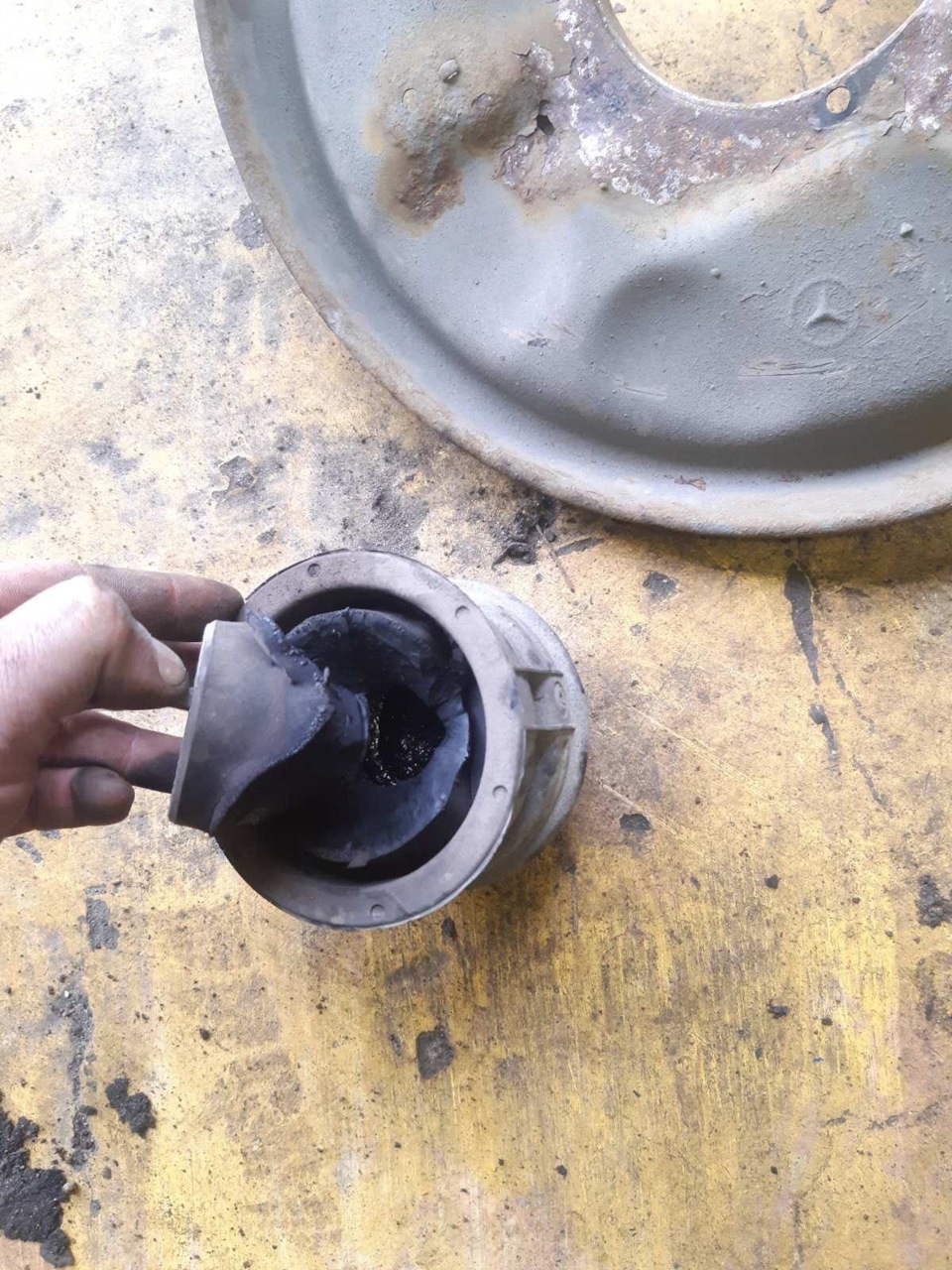 чет подустала подушка — Mercedes-Benz CLK (W208)