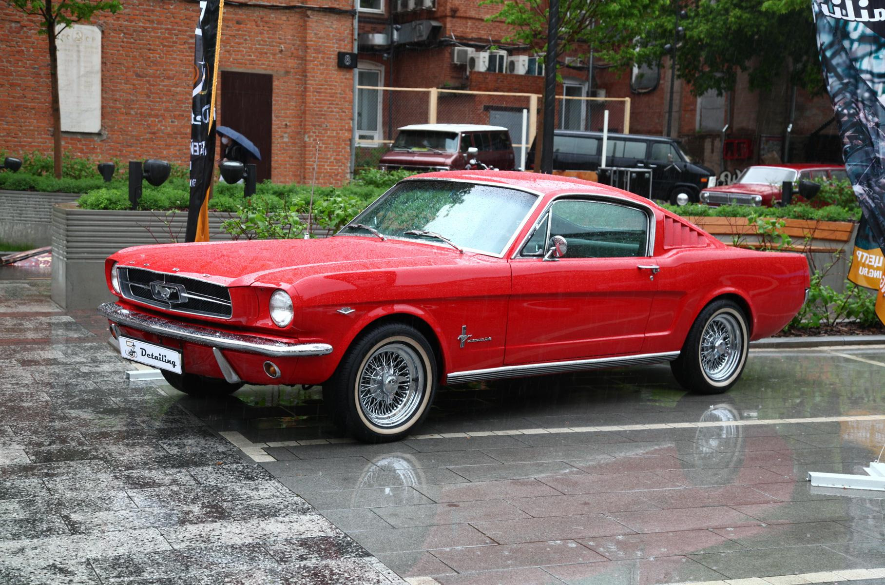 Ford Mustang 1 поколения