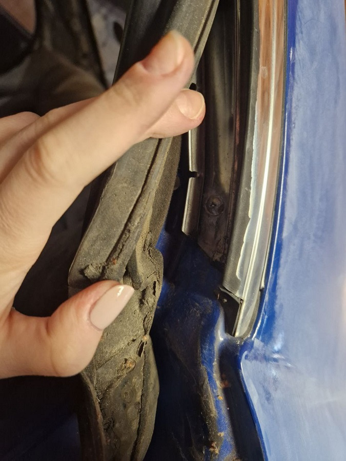 #10 Снятие молдингов двери и крыши — Toyota Mark II (90), 2,5 л, 1993 ...