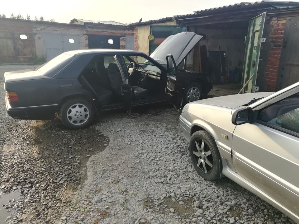 Фото в бортжурнале Mercedes-Benz E-Class (W124)