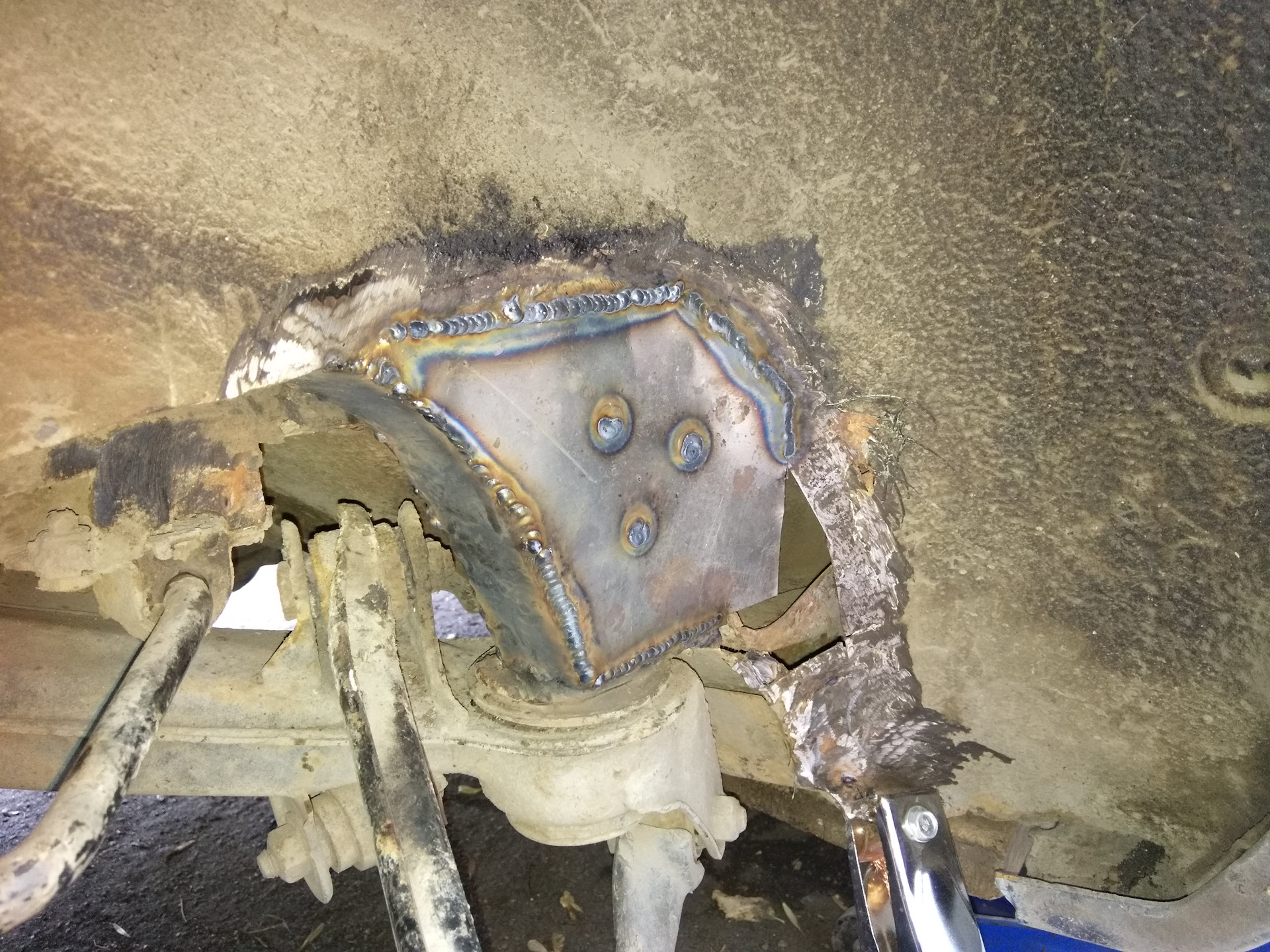 Крепление подрамника рено дастер 2. Подрамник рено дастер 2. Регулировка подрамника пассат б5. Подрамник на ниву 21214. Болт крепления подрамника vw t5.