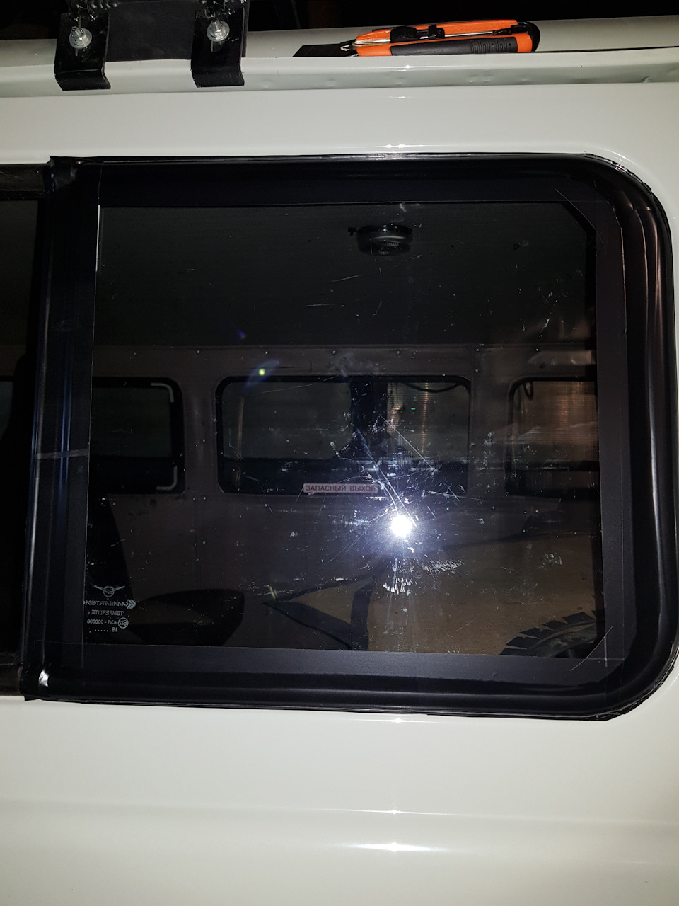 И приклеиваем широкой изолентой по периметру, насколько возможно герметично. — Lexus RX (2G)