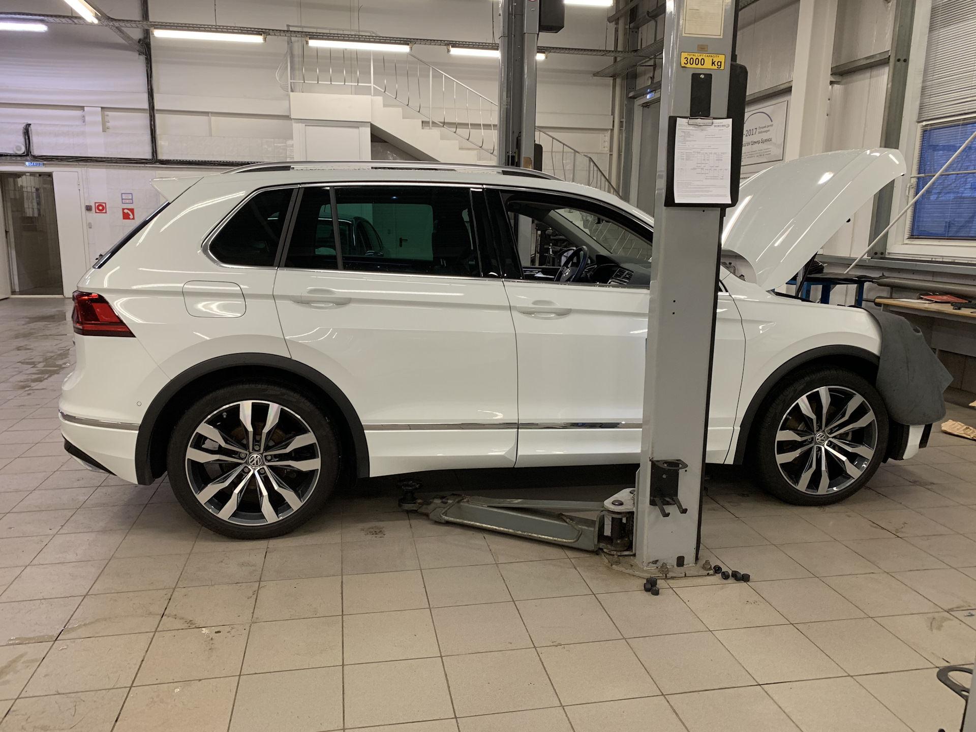 Проставки кодиак. Проставки h&r Tiguan 2. Тигуан пружины -35. Tiguan 2 проставки. Пружины -30 мм на Тигуан 2.