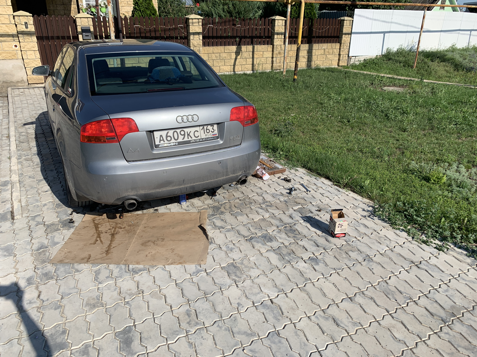 Замена задних стоек стабилизатора + втулок — Audi A4 (B7), 2 л, 2005 года |  своими руками | DRIVE2