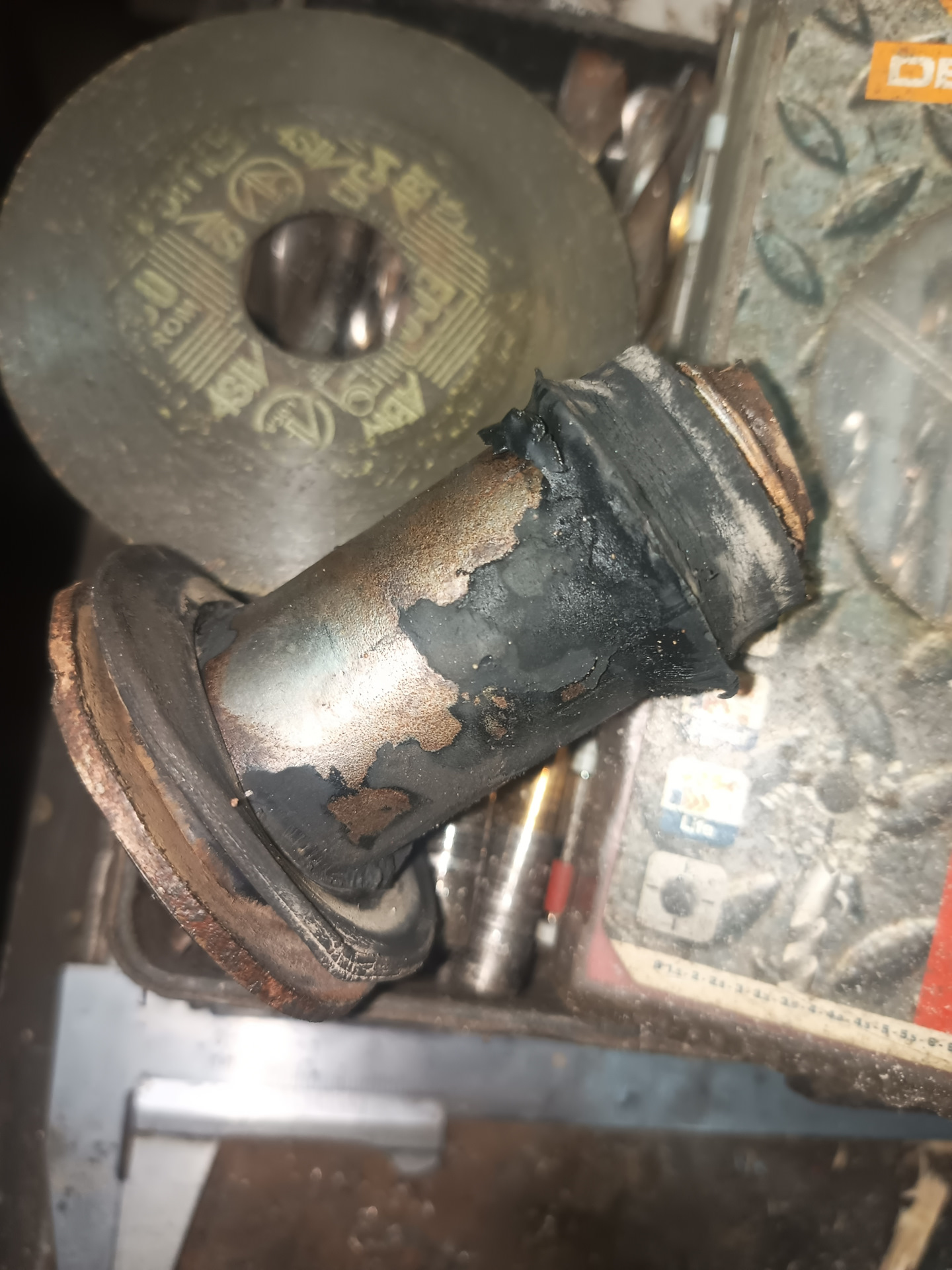 66. Сайлентблоки передних нижних рычагов, рейки — Toyota Hilux Surf (3G ...