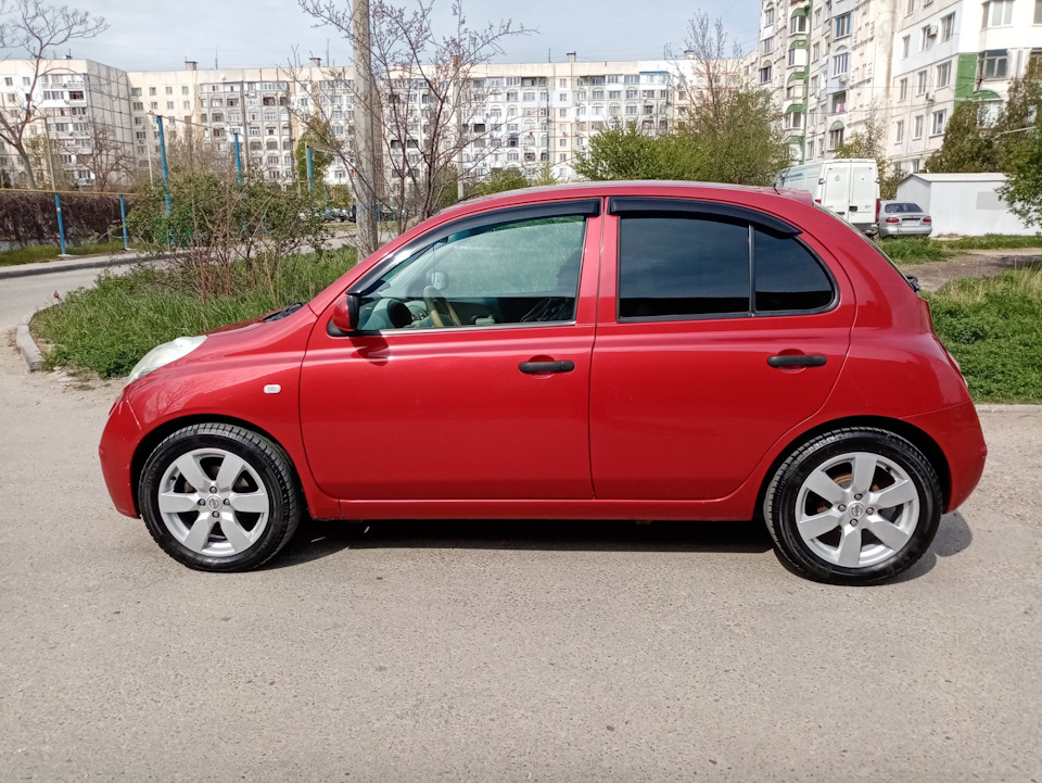 Ниссан микра порог. Диски на Ниссан Микра. Параметры дисков Ниссан Микра к12. Nissan Микра к12 резиновая заглушка.