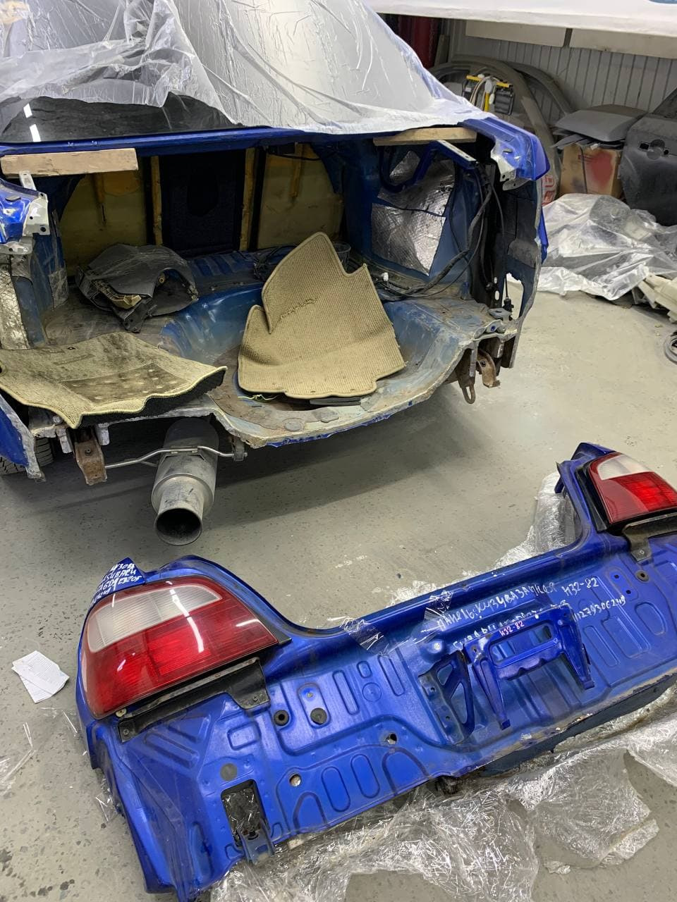 с панелью нам очень повезло! не пришлось покупать полностью заднюю часть (которая продается минимум за 40т) Данная панель с задними фонарями обошлась в 12т — Subaru Impreza WRX STI (GD)