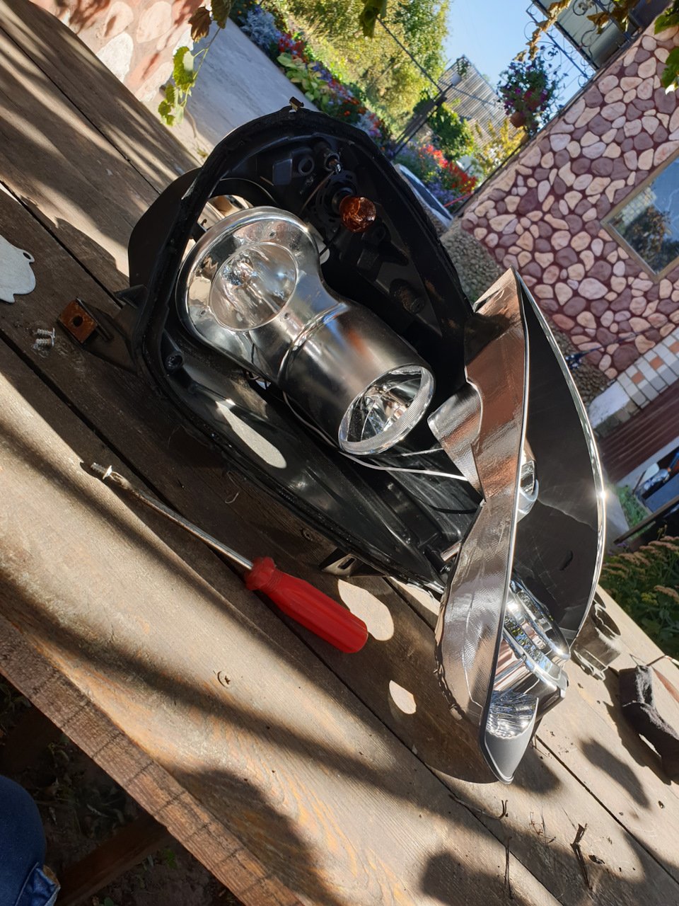 Что же внутри китайских фар с линзами? Такого я не ожидал. — Lada ...