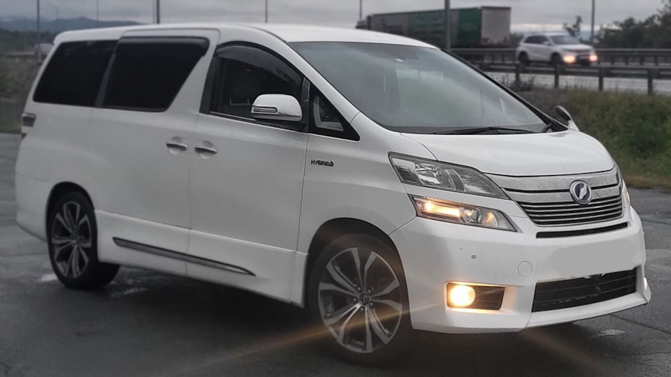Toyota Vellfire Гибрид