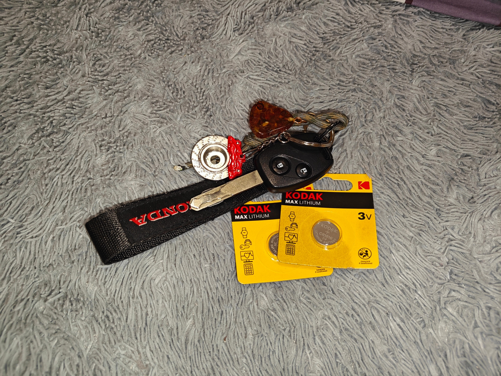 #20 Микро-ТО: Замена салонного фильтра, замена батареек в ключах ...