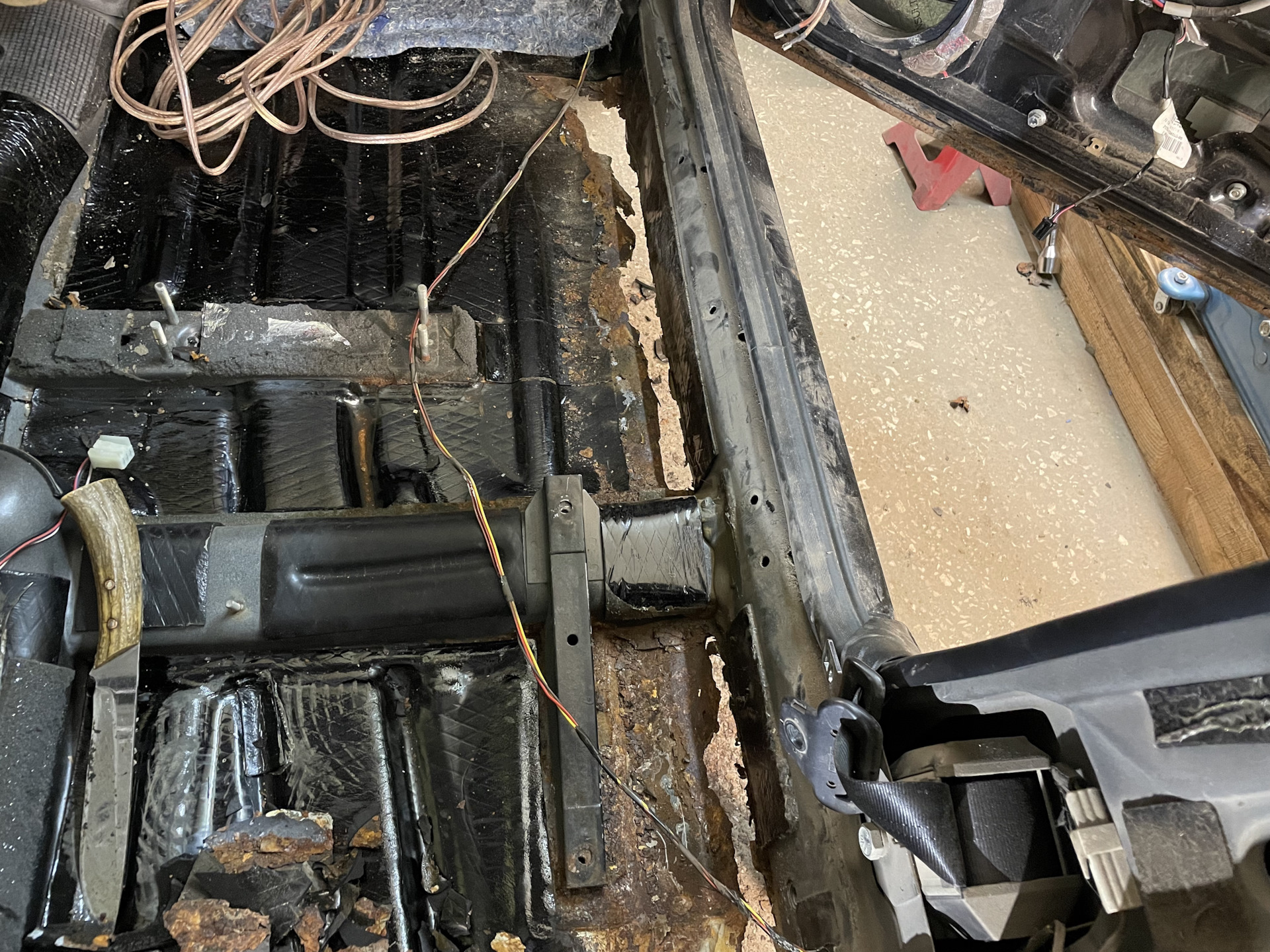 Разборка салона ч. 2. Сварочник, антишумка, проблемы — Lada Приора ...