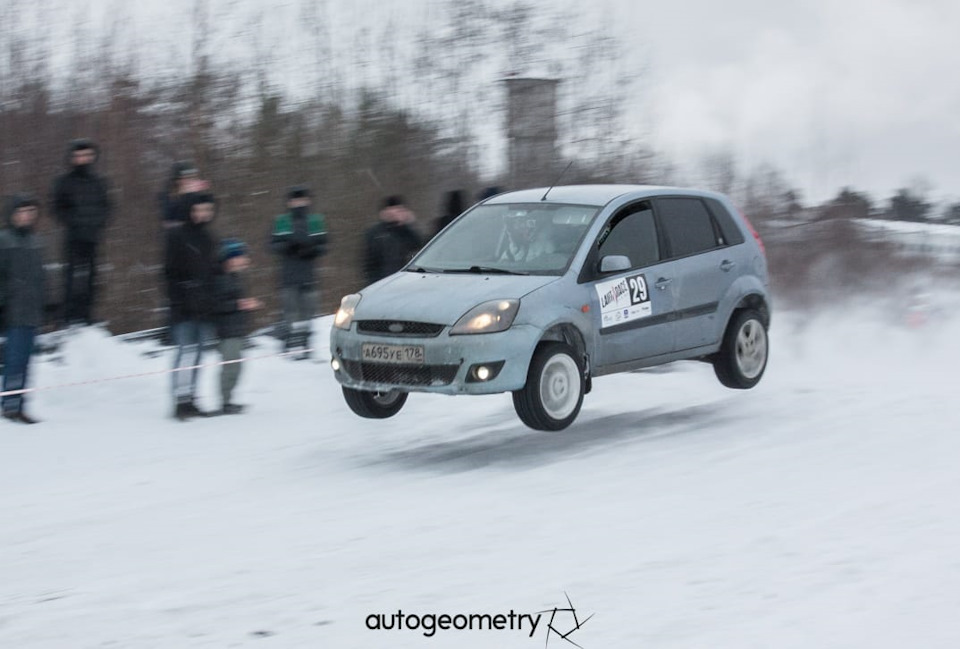Фото в бортжурнале Ford Fiesta (Mk V)
