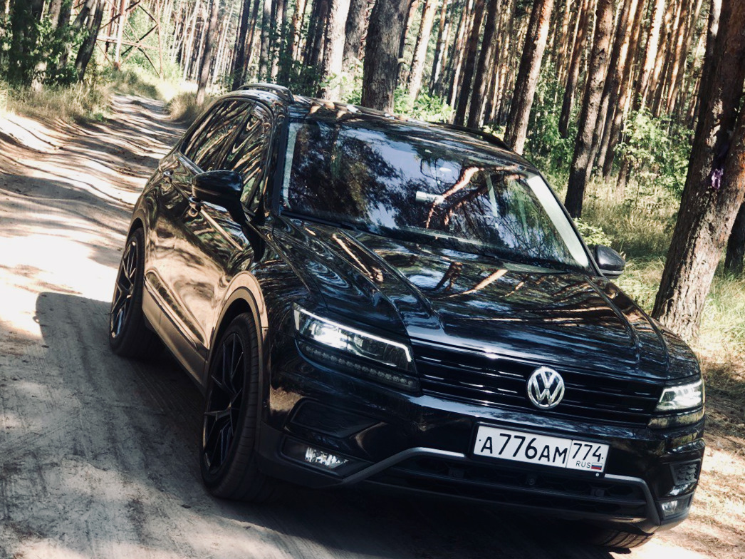 Тигуан драйв2. Бежевый тигуан 2019 диски. Тигуан 2020 года. Volkswagen tiguan 2020 white. Антихром тигуан 2.