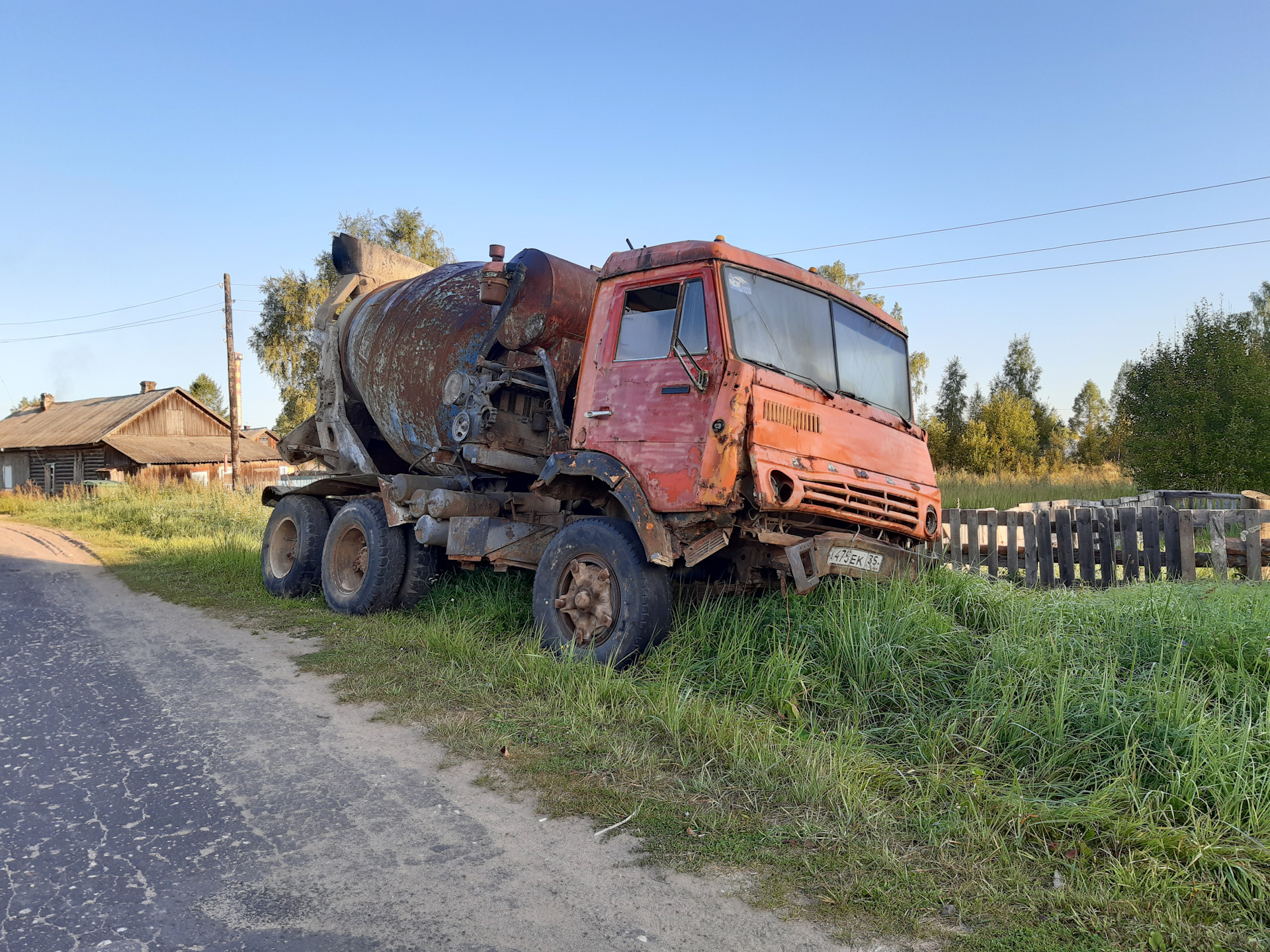 Брошенные грузовики фото