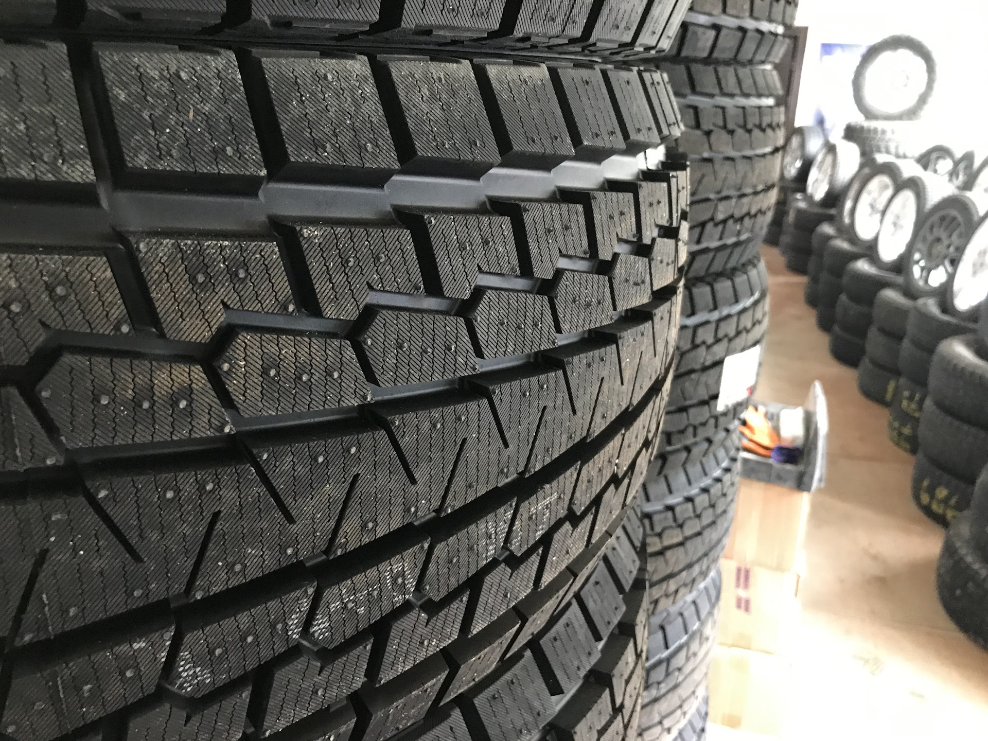 Зимние шины ice guard g075. Yokohama Ice Guard g075. Yokohama Ice Guard g072. 235-55-19 Yokohama g075* н-ш. Йокогама g072 315 75 17.