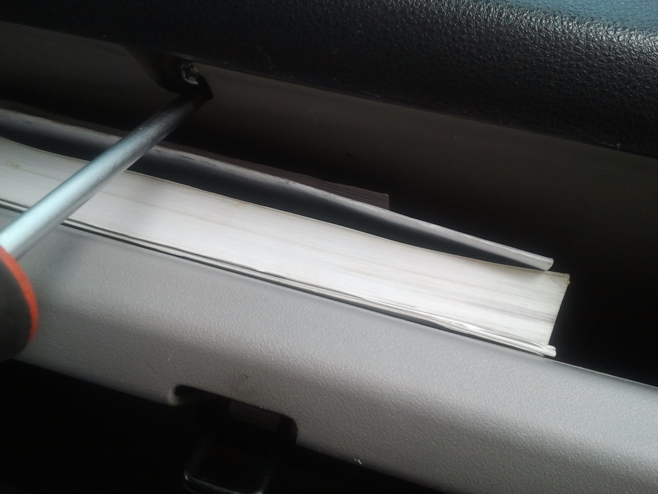 Три самореза здесь. — Mitsubishi Grandis