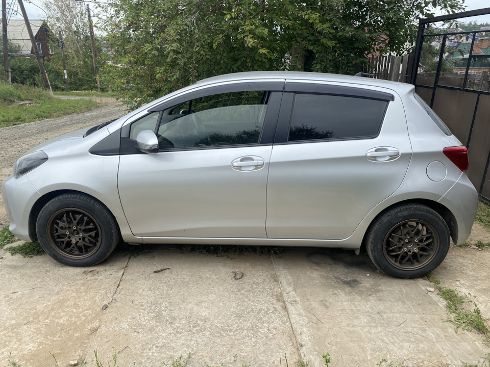 Toyota vitz 130. 185/70 r14 toyota vitz. Vitz r15 195/60. Vitz 90. Toyota vitz rs 1 поколение.