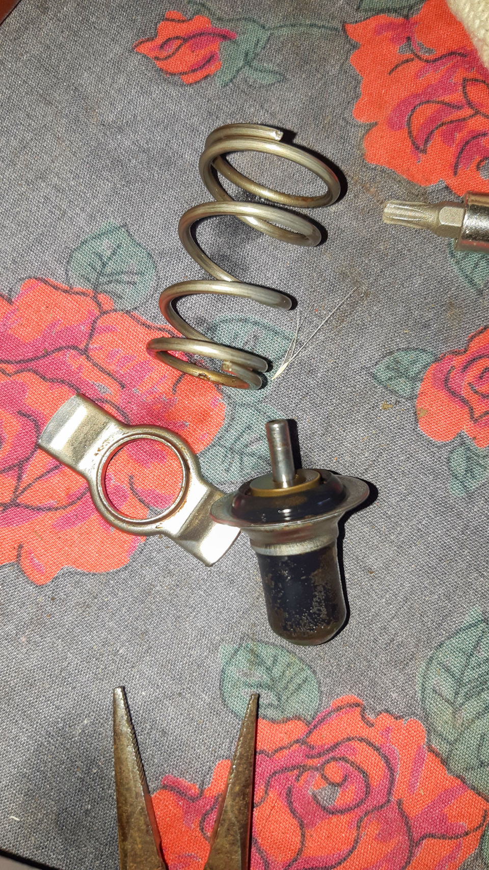 Часть 2: Замена термоэлемента (ремонт термостата). Решено! — Lada ...