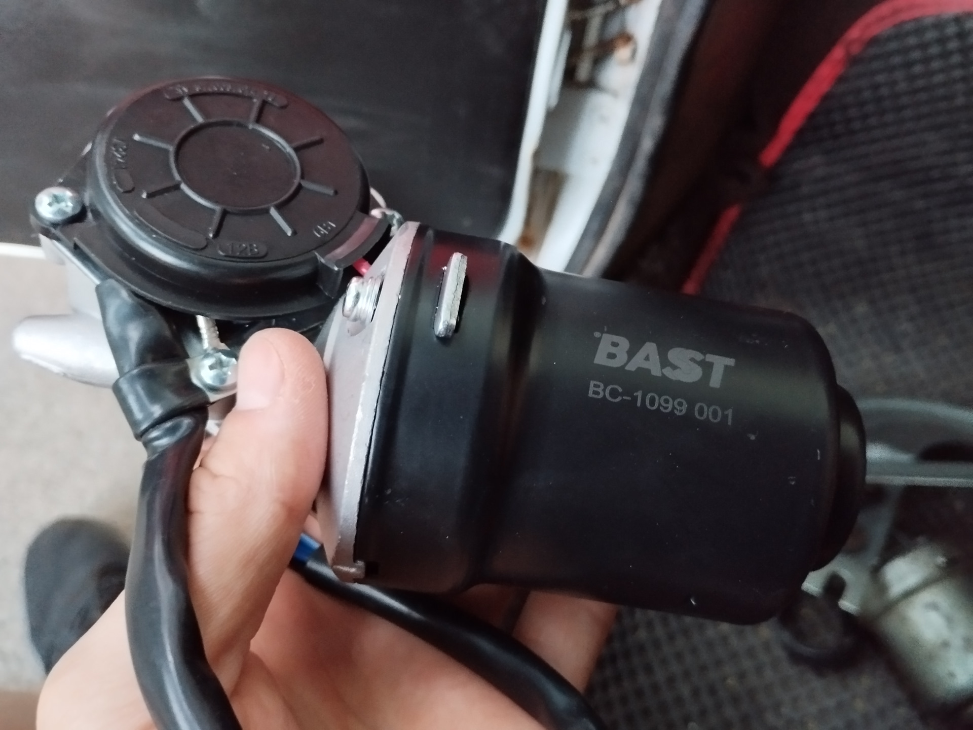 15. Замена трапеции стеклоочистителя и моторчика — Lada 2103, 1,5 л ...