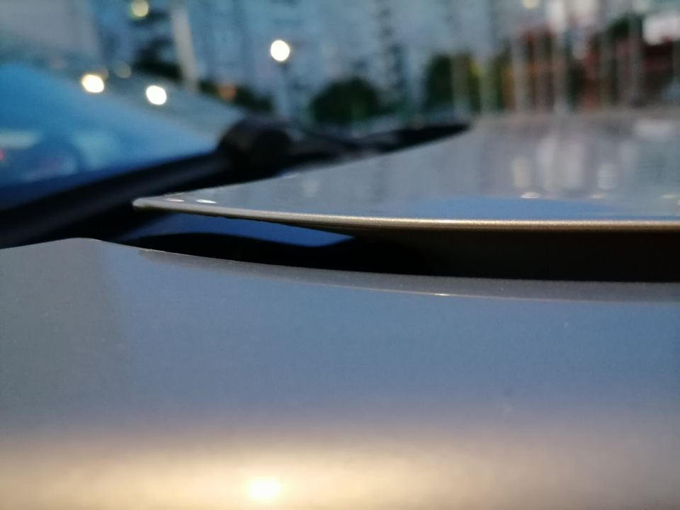 Зазор между капотом и крылом в районе петель — Chevrolet Epica, 2 л ...