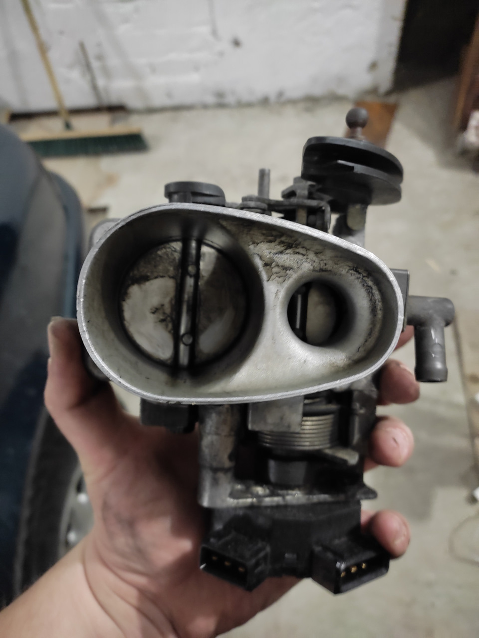 Дроссельная заслонка и не только — Audi 80 (B4), 2 л, 1995 года ...