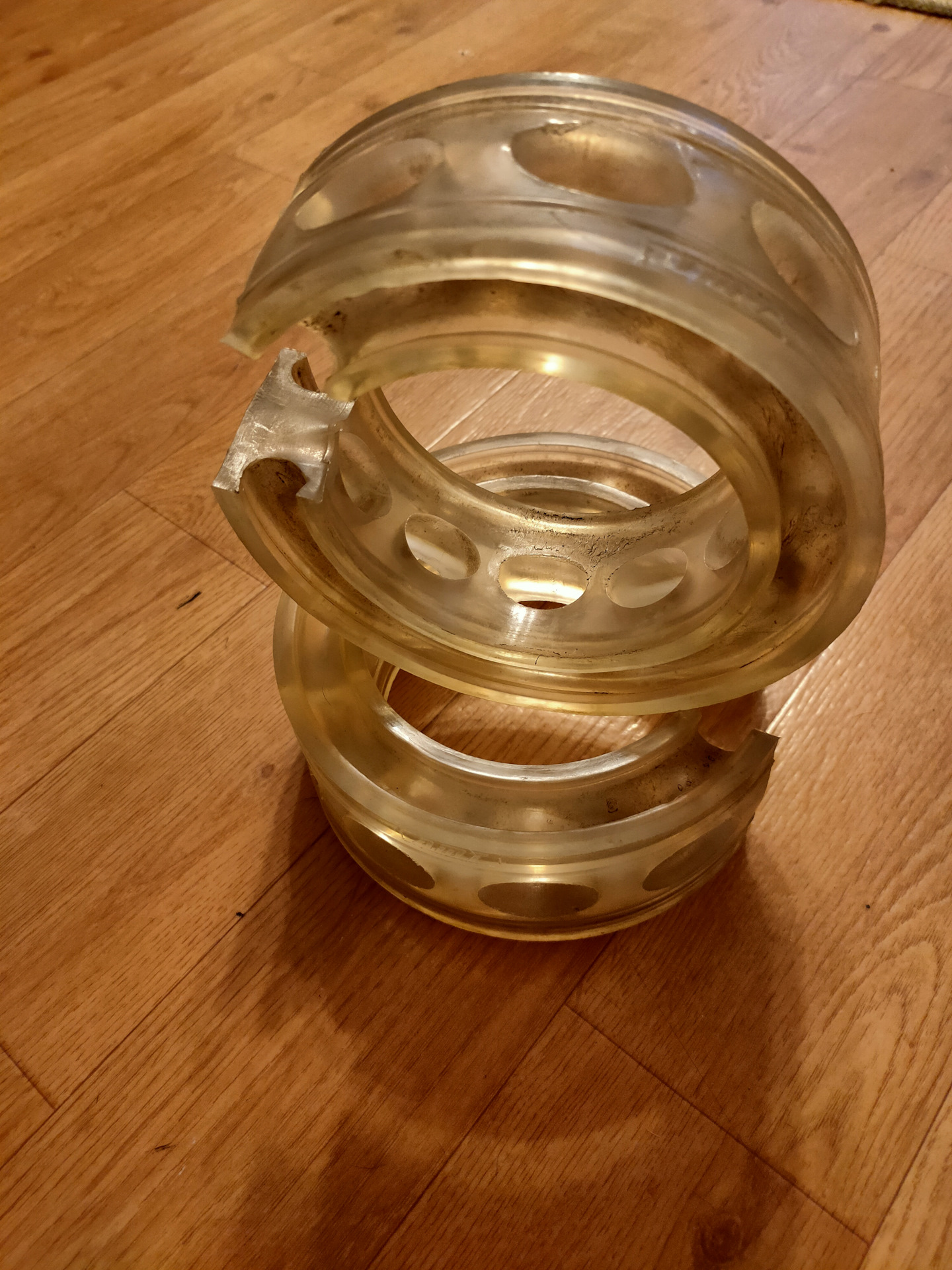 Замена отбойников задних амортизаторов — Volvo XC60 (1G), 2,4 л, 2009 ...