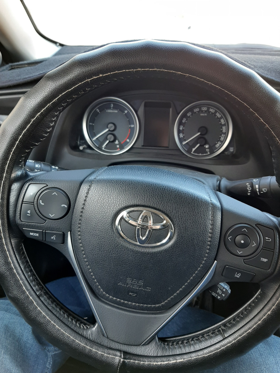 новая приборка и новые мульти кнопки на стоят уже месте — Toyota Corolla (160)
