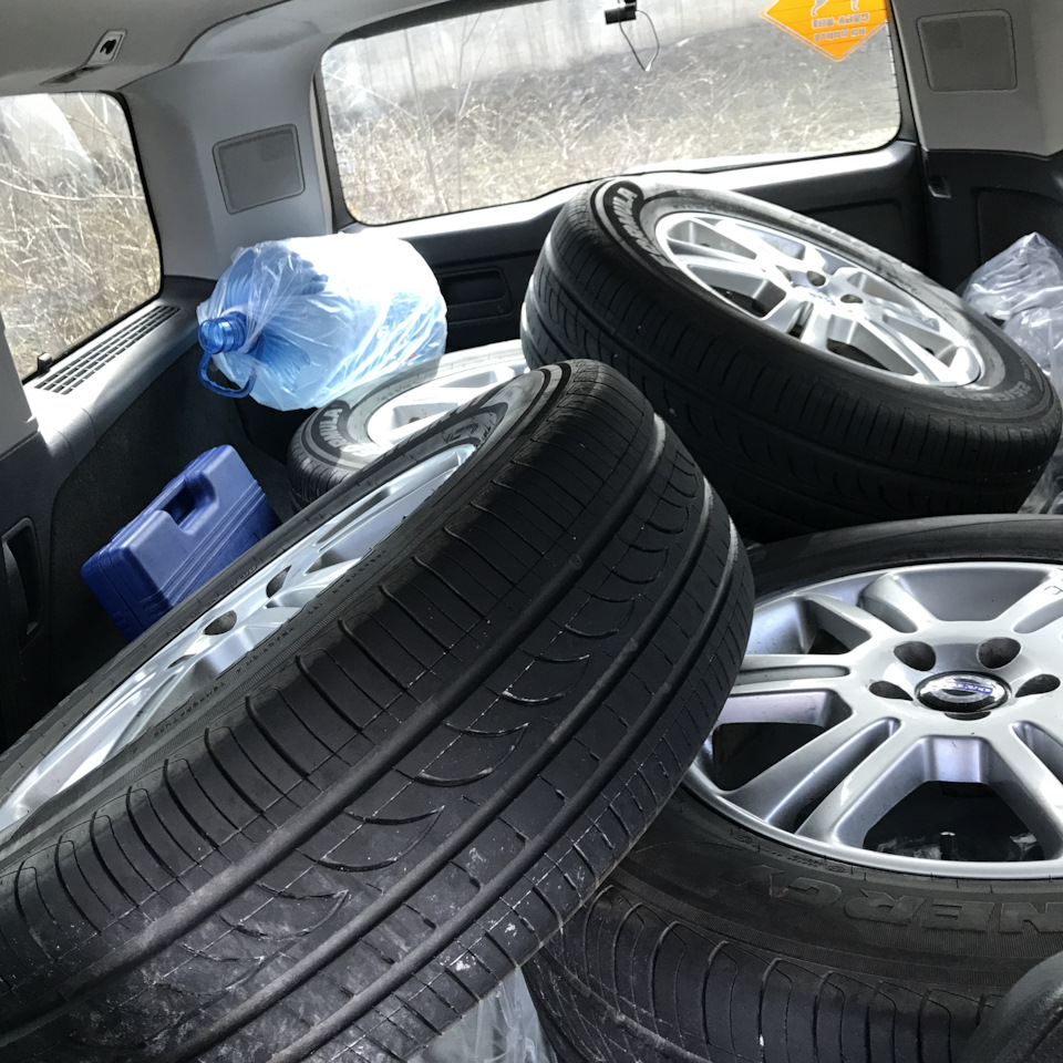 Шины летние Pirelli 235/65 R17, литые диски 7Jx17 ET49 5x108 на Volvo XC90  (1G). Б/у | 62 000 ₽ в городе Псков | DRIVE2