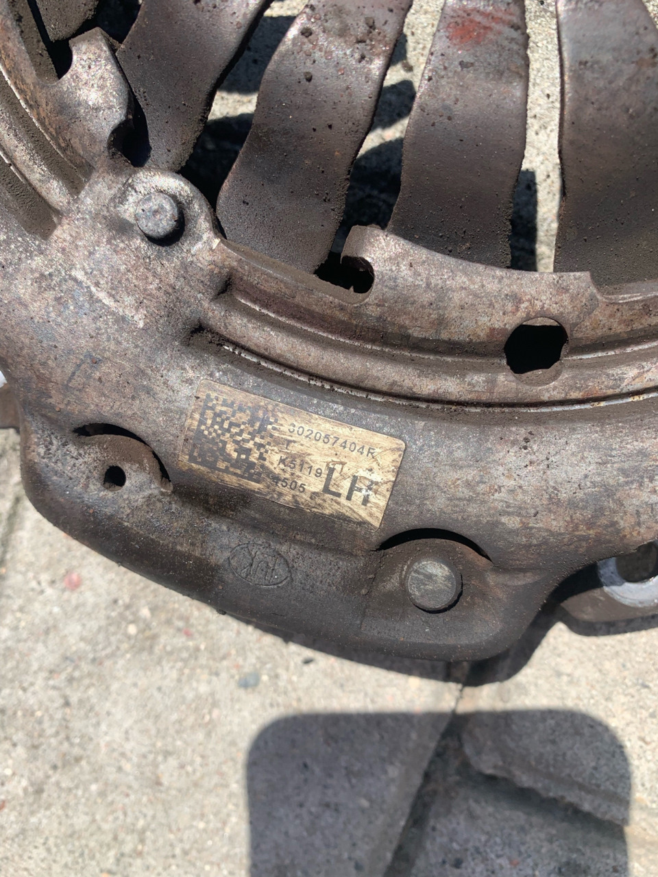 оригинальный номер корзины — Renault Clio IV. Запчасти на фото: 302057404R