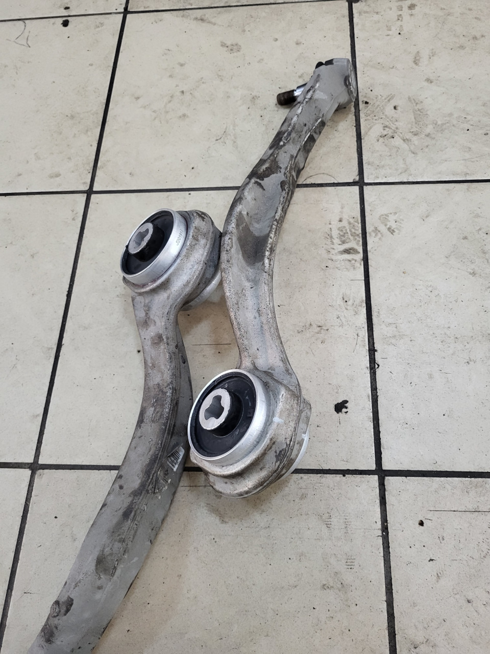 Сайлентблоки продольных рычагов — Mercedes-Benz E-Class (W212), 2 л ...