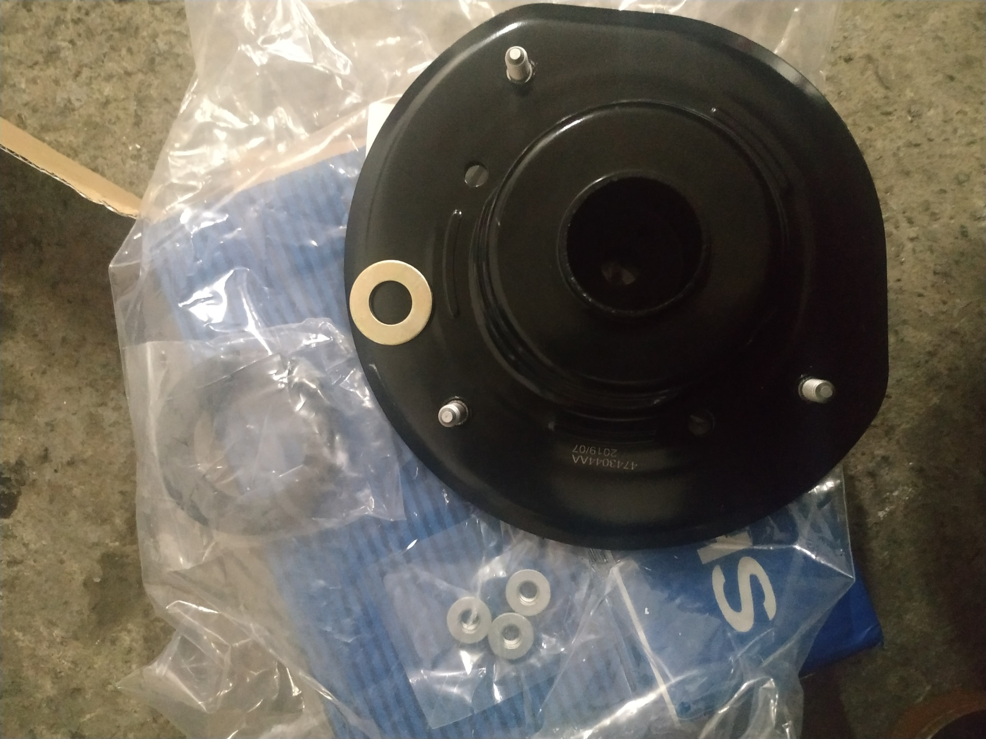 Пробил опору амортизатора. Как открыть Chrysler Pacifica когда сел акум ...