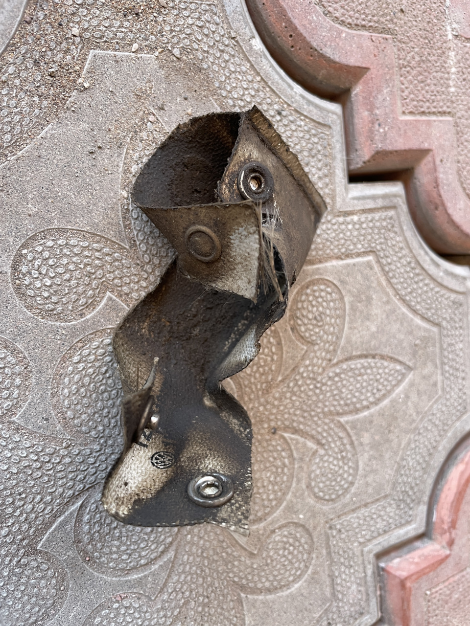 Чехол на клапане весь в песке и мокрый. — Skoda Octavia A8 Mk4