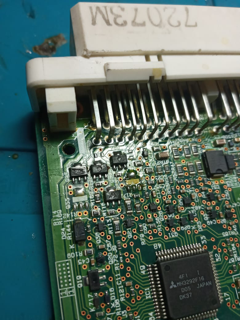 Перестало гореть одно колесо на панели приборов — Mitsubishi Pajero (3G ...